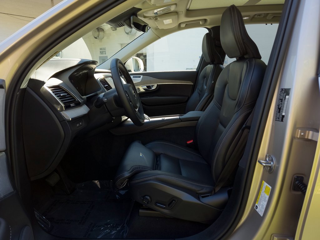 Used 2025 Volvo XC90 T8 Ultra w/ Protection Package Premier image 10