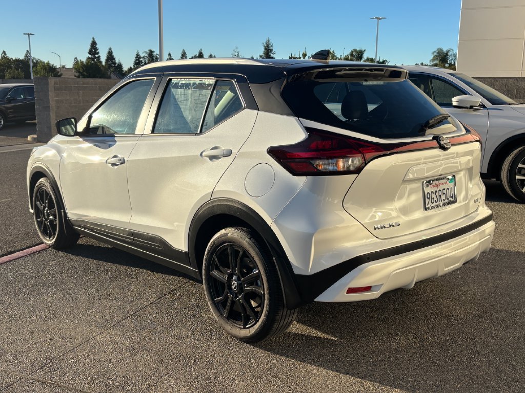 Used 2023 Nissan Kicks SV FWD image 7