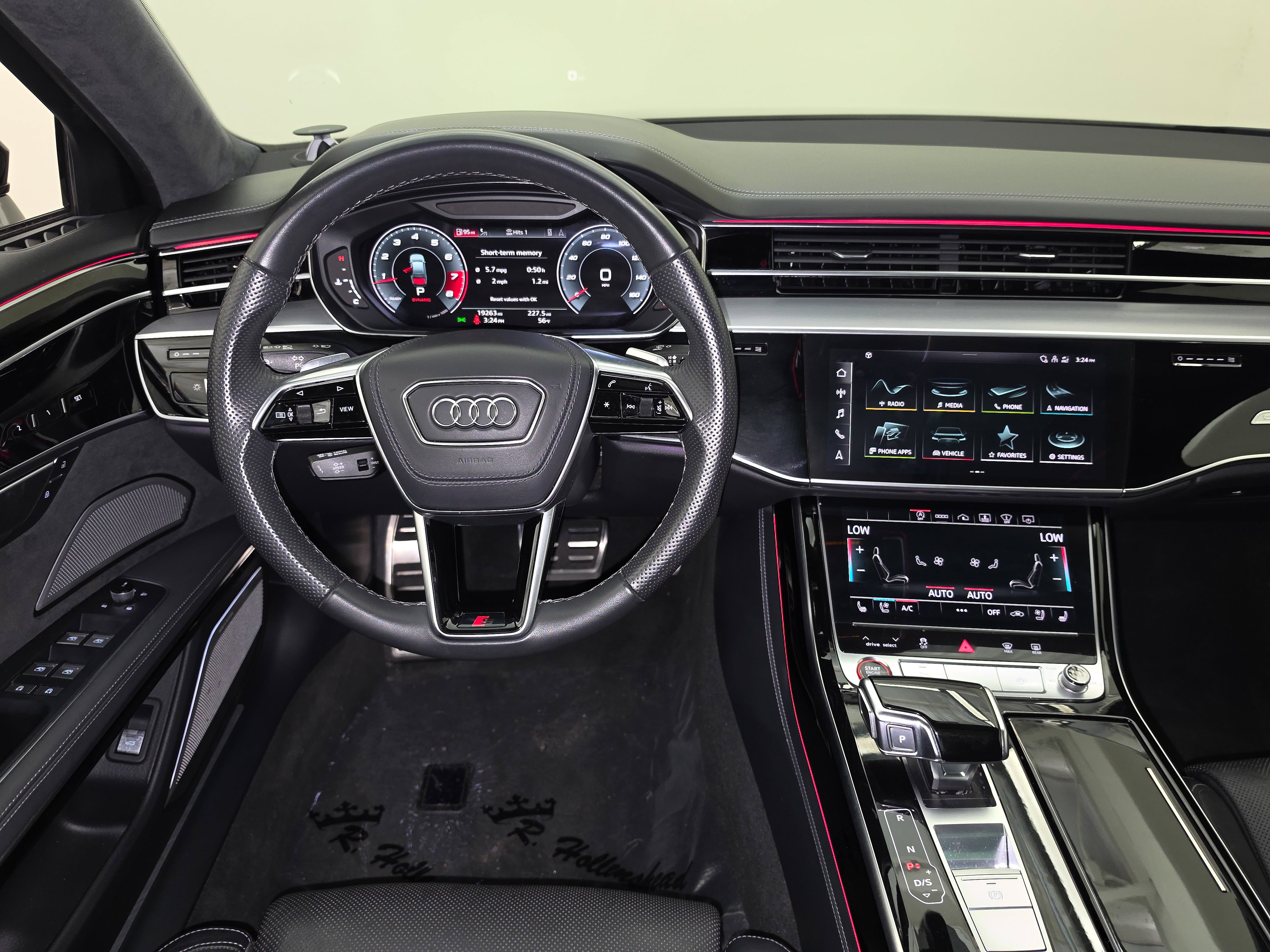 Used 2022 Audi S8 w/ S8 Comfort Plus Package AWD/4WD image 29