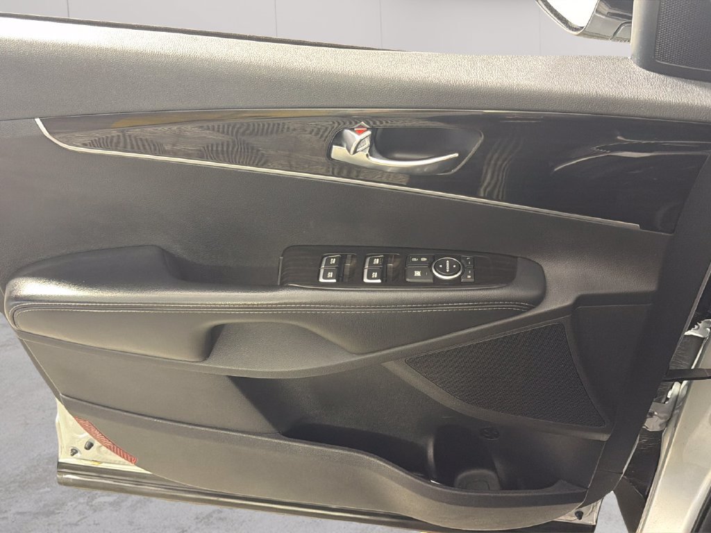 Used 2019 Kia Sorento FWD image 25