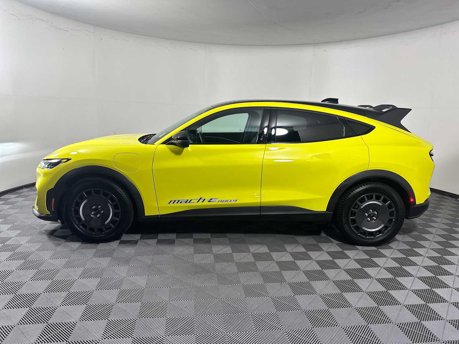 Used 2025 Ford Mustang Mach-E GT AWD/4WD image 7