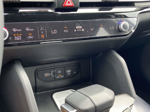 New 2026 Kia Sportage EX FWD image 19