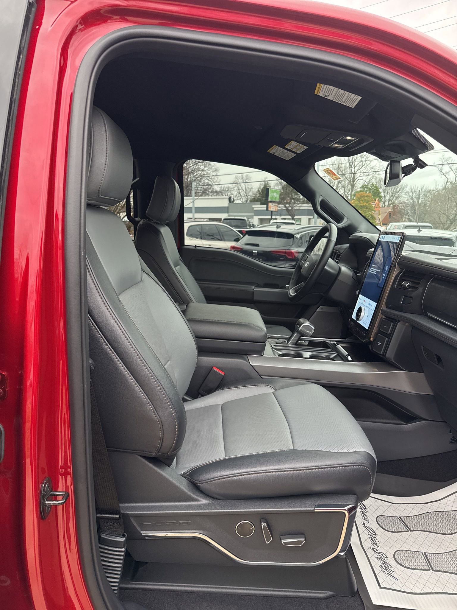 Used 2023 Ford F150 Lightning Lariat image 30