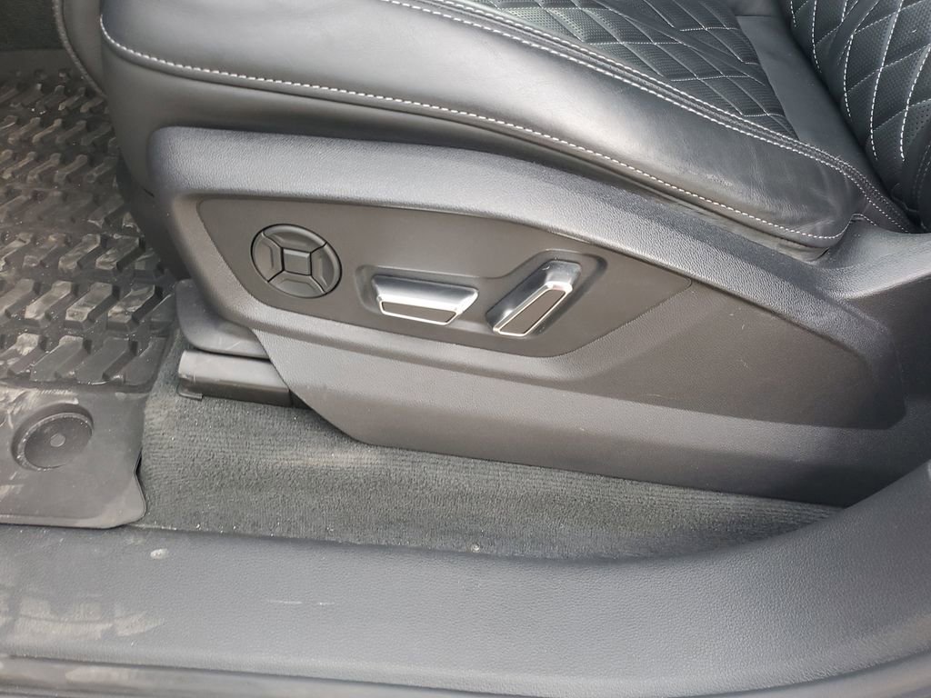 Used 2023 Audi SQ7 Prestige image 11