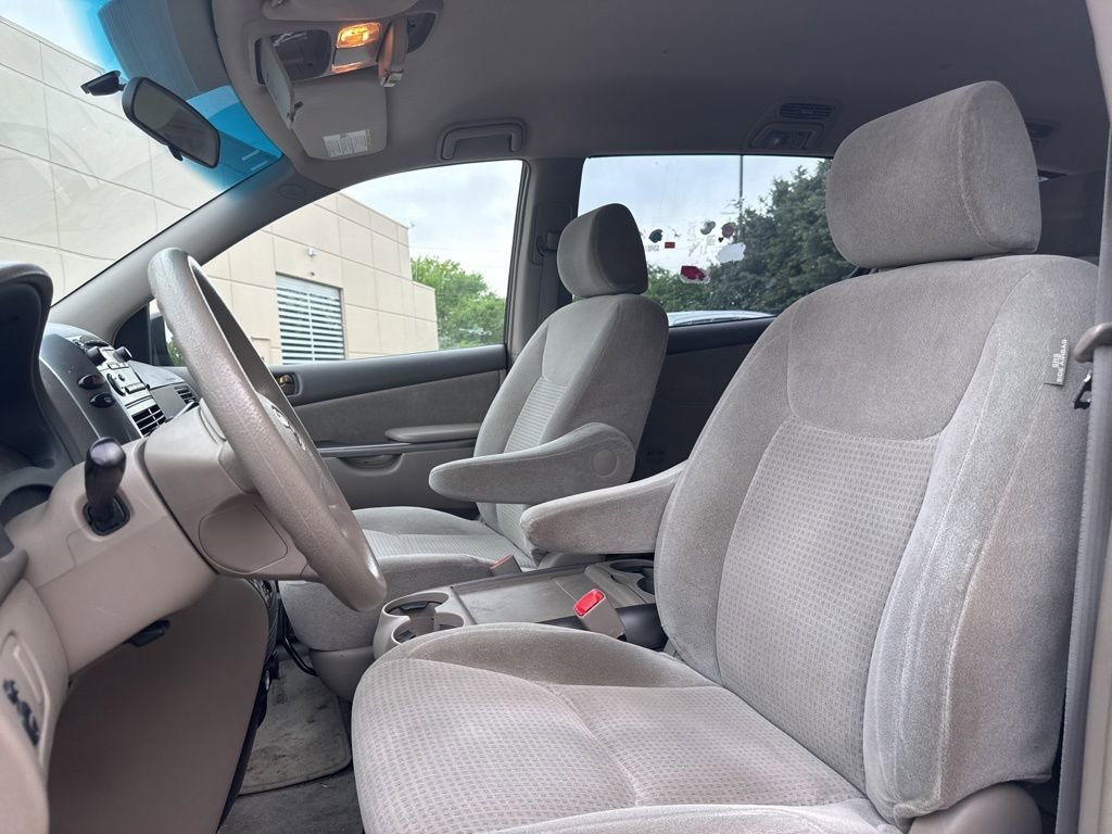 Used 2008 Toyota Sienna CE FWD image 2