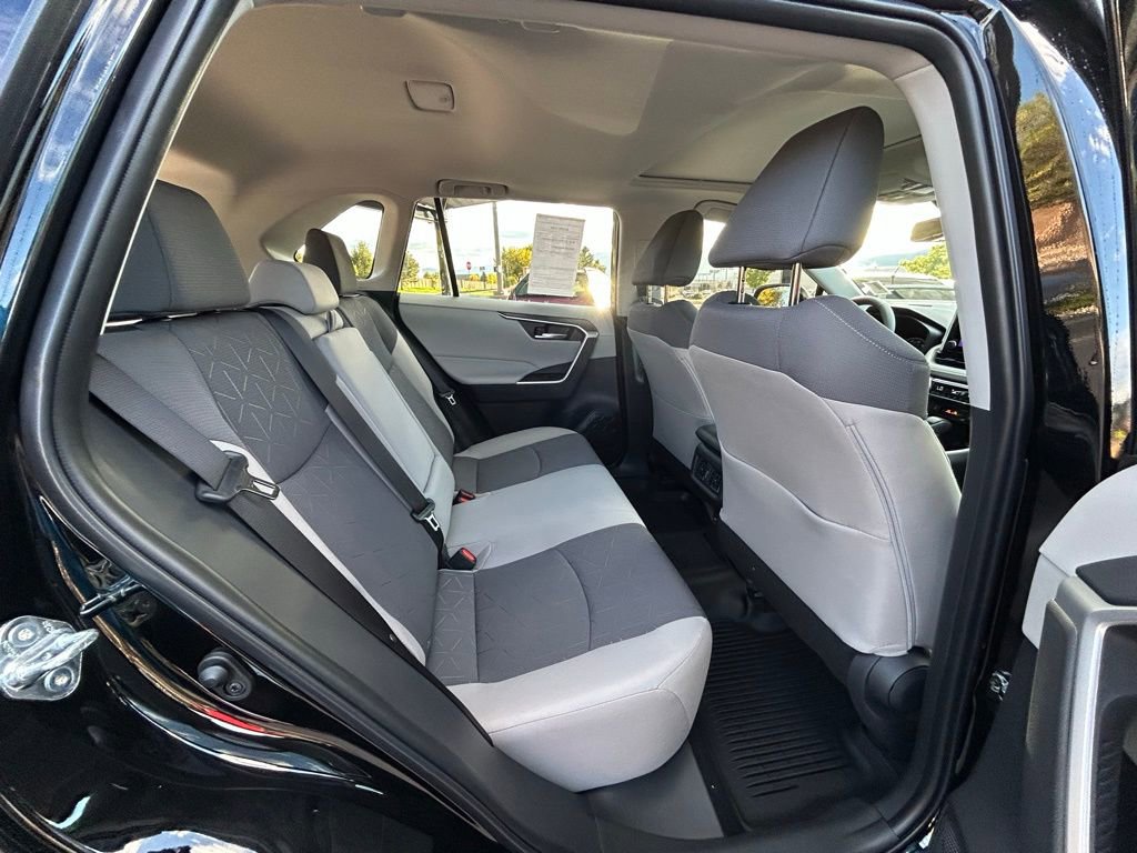 Used 2025 Toyota RAV4 XLE w/ Convenience Package image 32