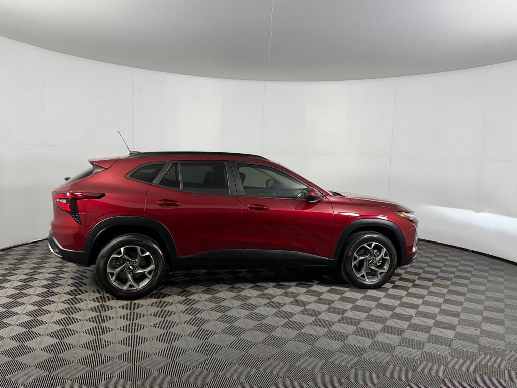 Used 2024 Chevrolet Trax LT w/ Driver Confidence Package image 5