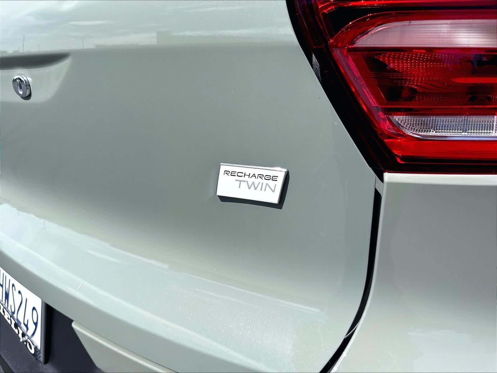 Used 2023 Volvo XC40 Recharge Plus w/ Protection Package Premier AWD/4WD image 11
