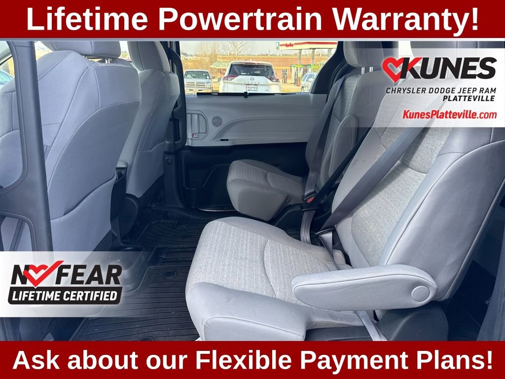 Used 2025 Toyota Sienna LE image 22