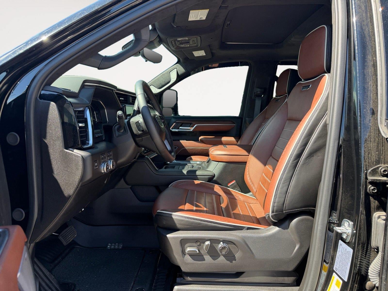 Used 2025 GMC Sierra 3500 Denali Ultimate AWD/4WD image 9