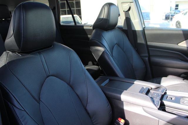 Certified 2025 Toyota Grand Highlander AWD image 30