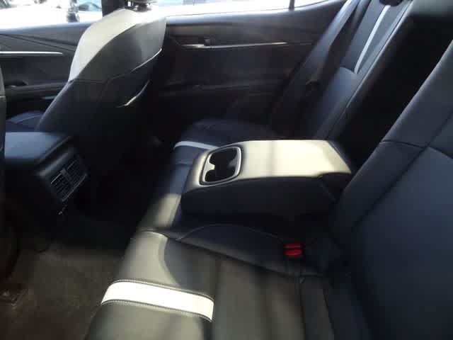 Used 2025 Toyota Camry SE FWD image 9