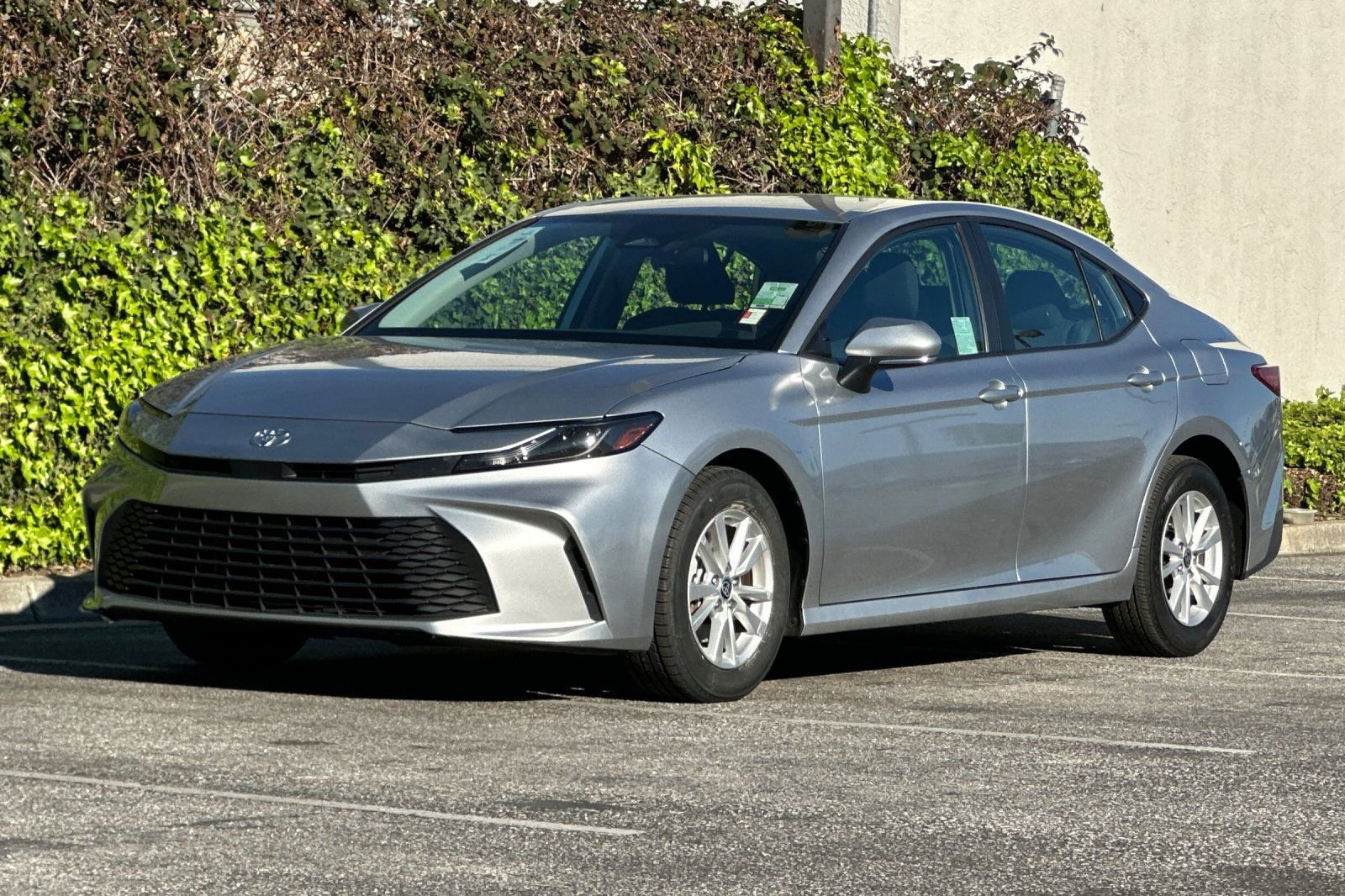 Used 2025 Toyota Camry LE image 9