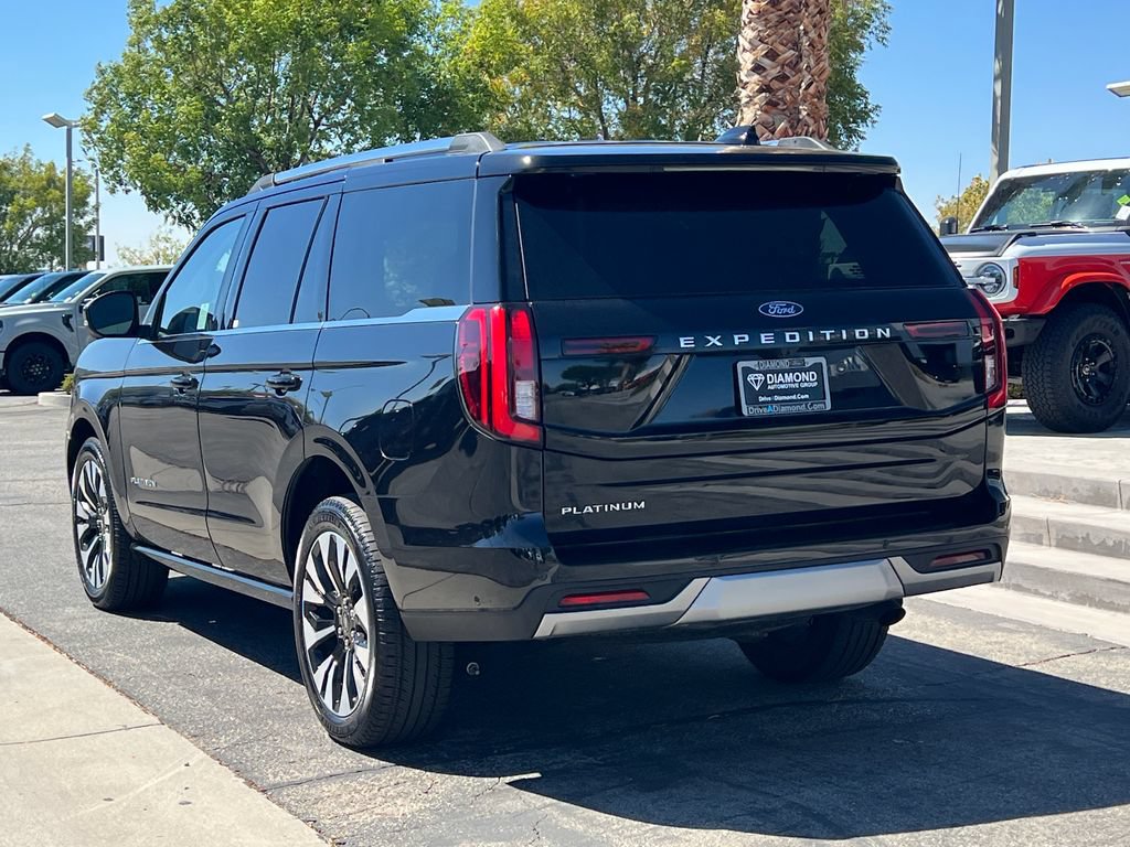 Used 2025 Ford Expedition Platinum w/ Driver's Package AWD/4WD image 4