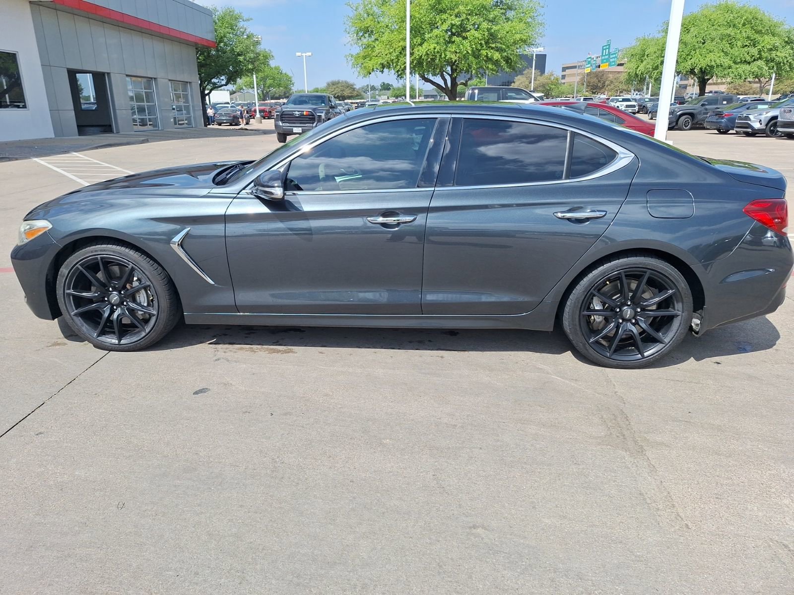 Used 2019 Genesis G70 3.3T Design image 3