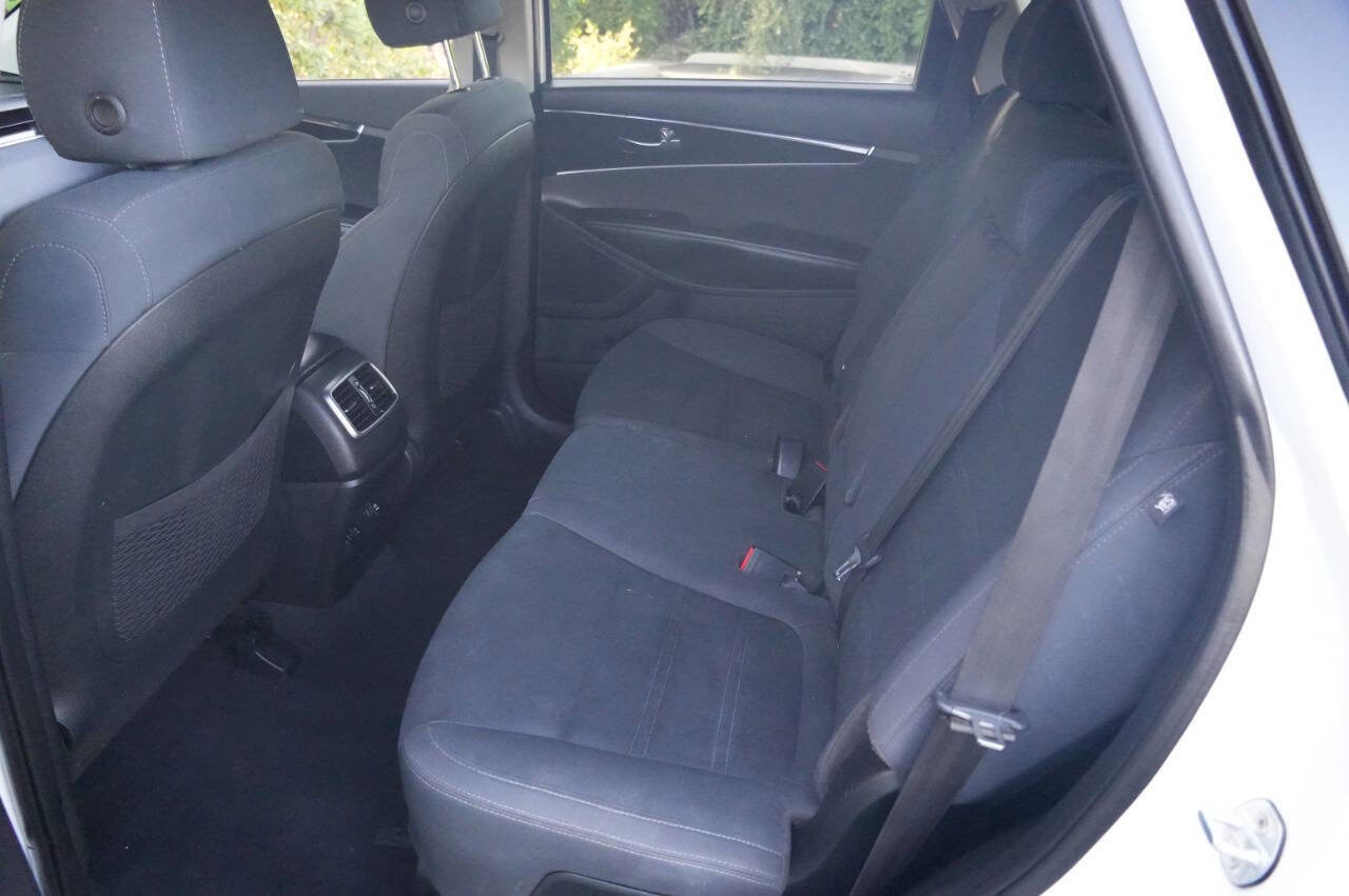Used 2019 Kia Sorento AWD V6 image 21