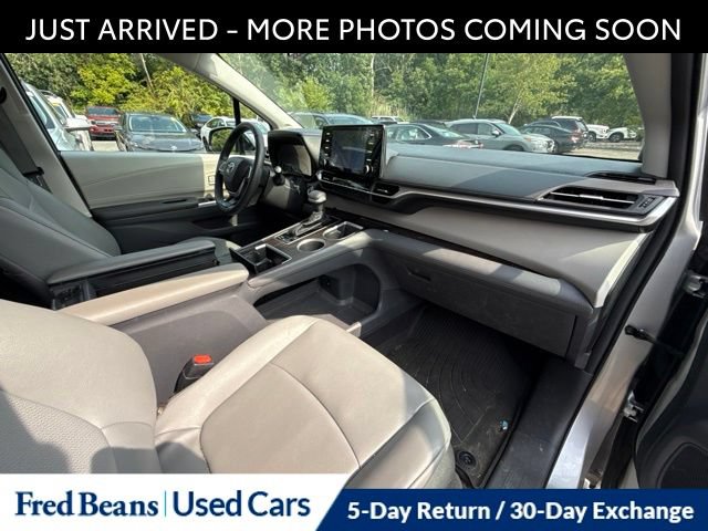 Used 2023 Toyota Sienna XLE w/ XLE Plus Package AWD/4WD image 13