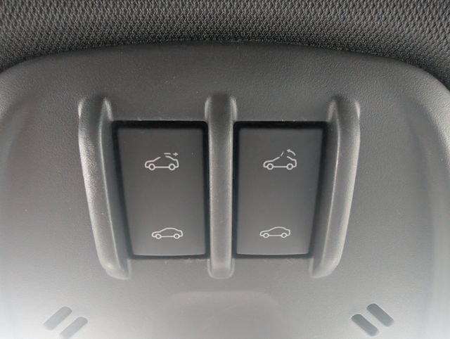 Used 2024 Chevrolet Trax RS w/ Sunroof Package FWD image 25