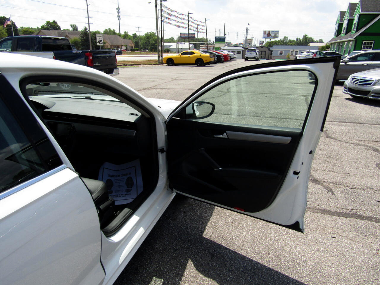 Used 2022 Volkswagen Passat 2.0T SE image 26