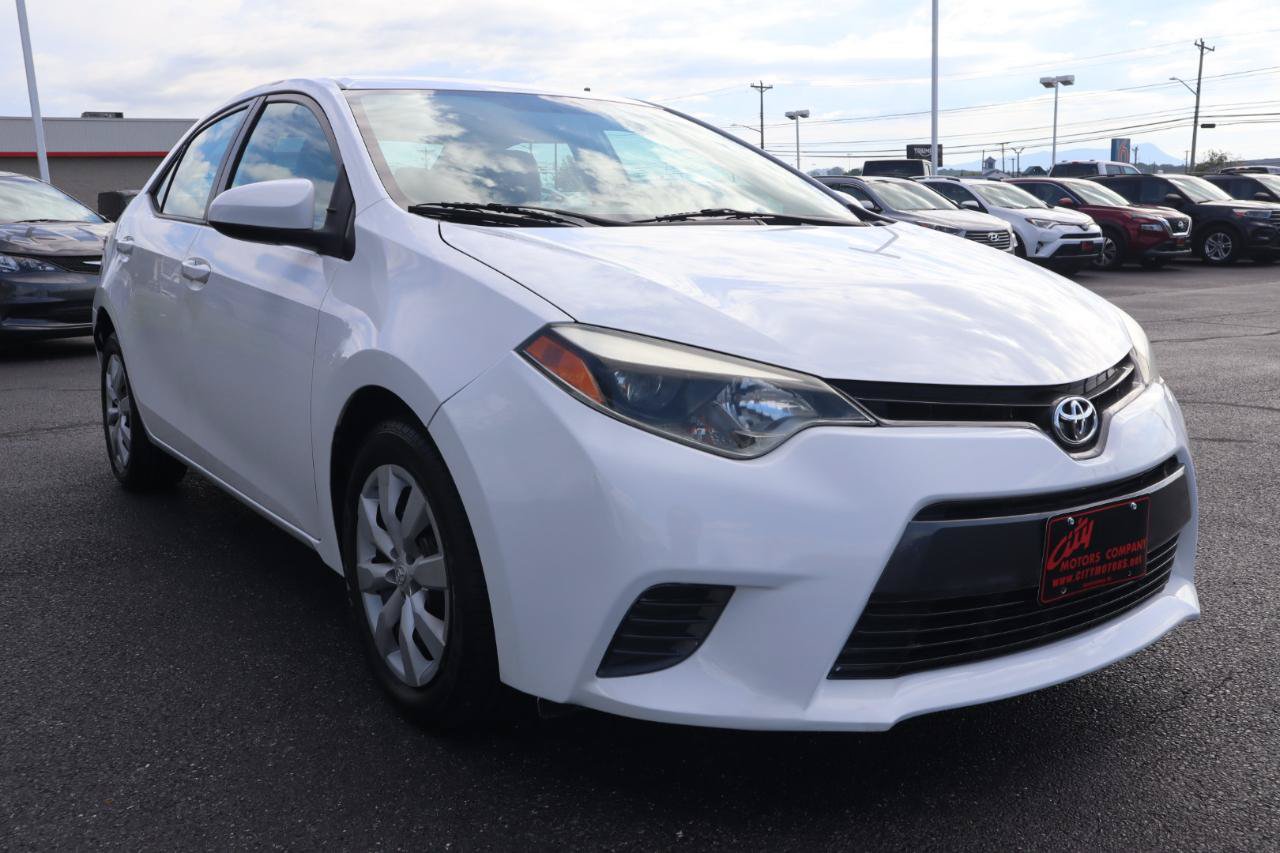 Used 2015 Toyota Corolla LE FWD image 26