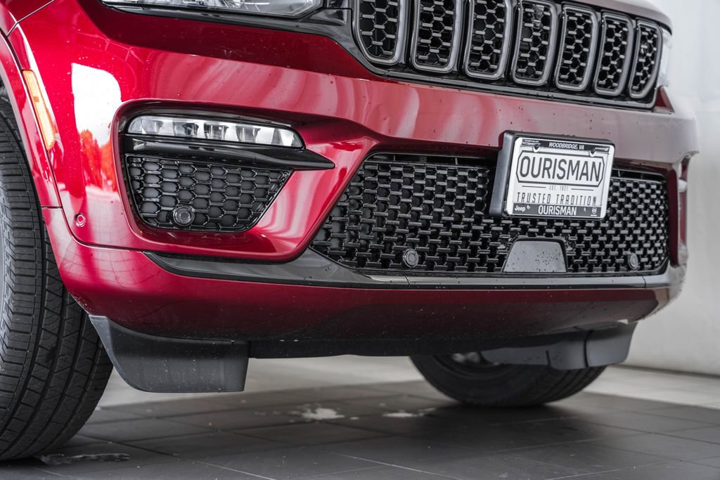 New 2025 Jeep Grand Cherokee Summit image 15