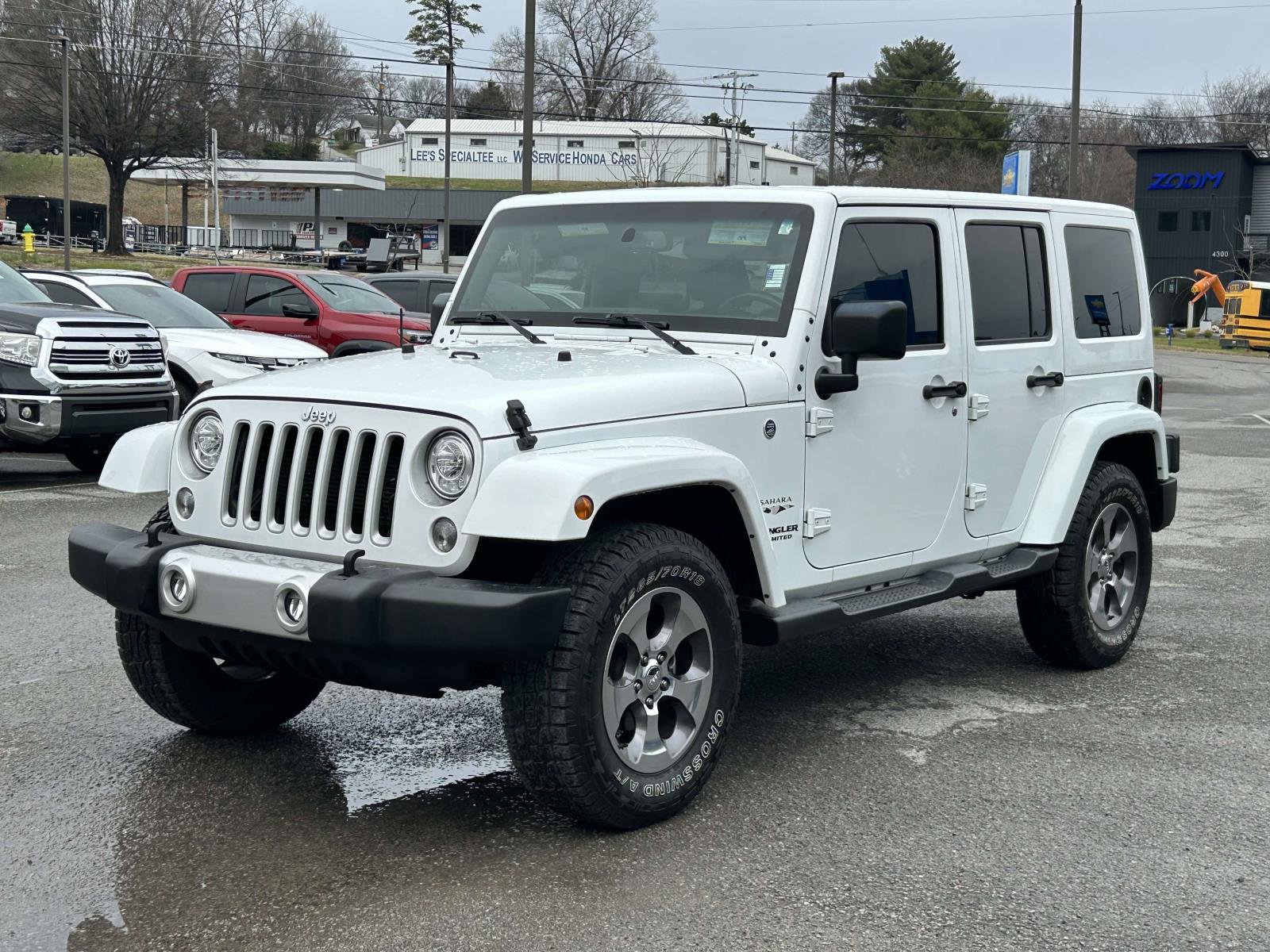 Used 2017 Jeep Wrangler Unlimited Sahara w/ Connectivity Group image 7