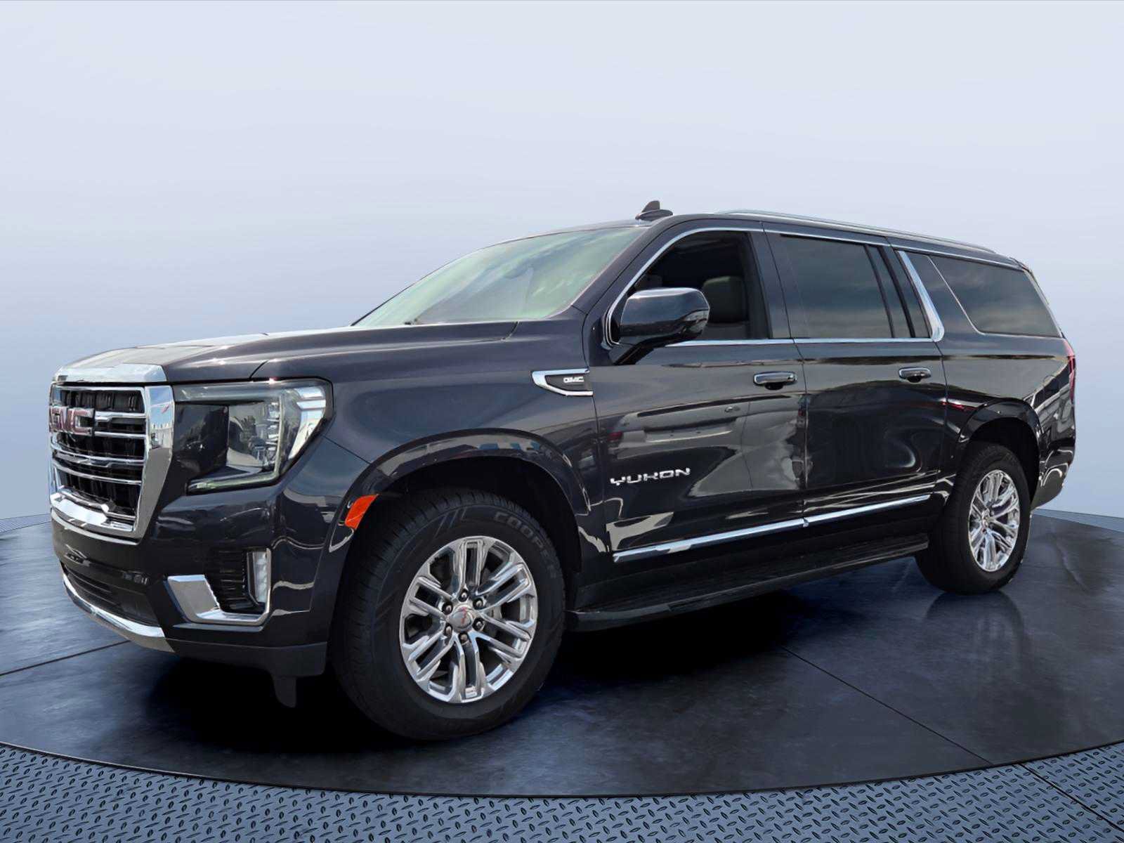 Used 2023 GMC Yukon XL SLT w/ SLT Premium Package AWD/4WD image 2