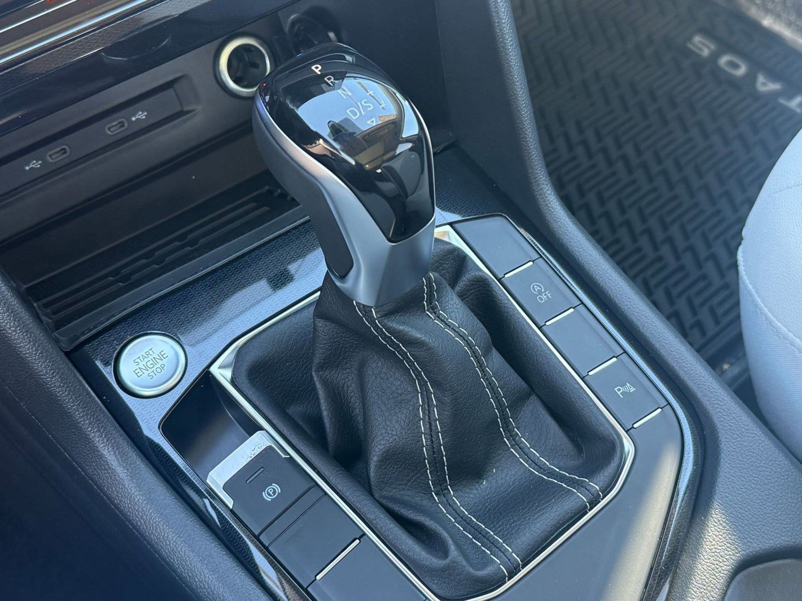 New 2026 Volkswagen Taos SE image 17