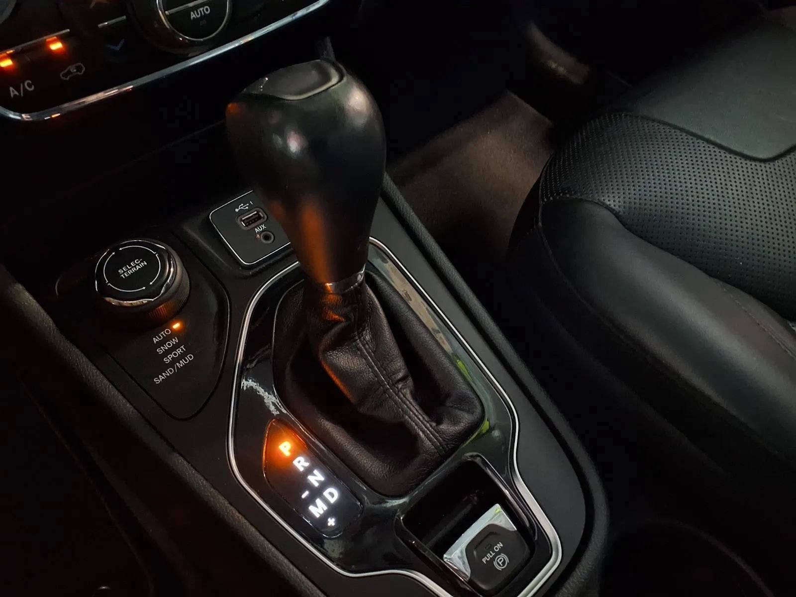 Used 2019 Jeep Cherokee Limited AWD/4WD image 23