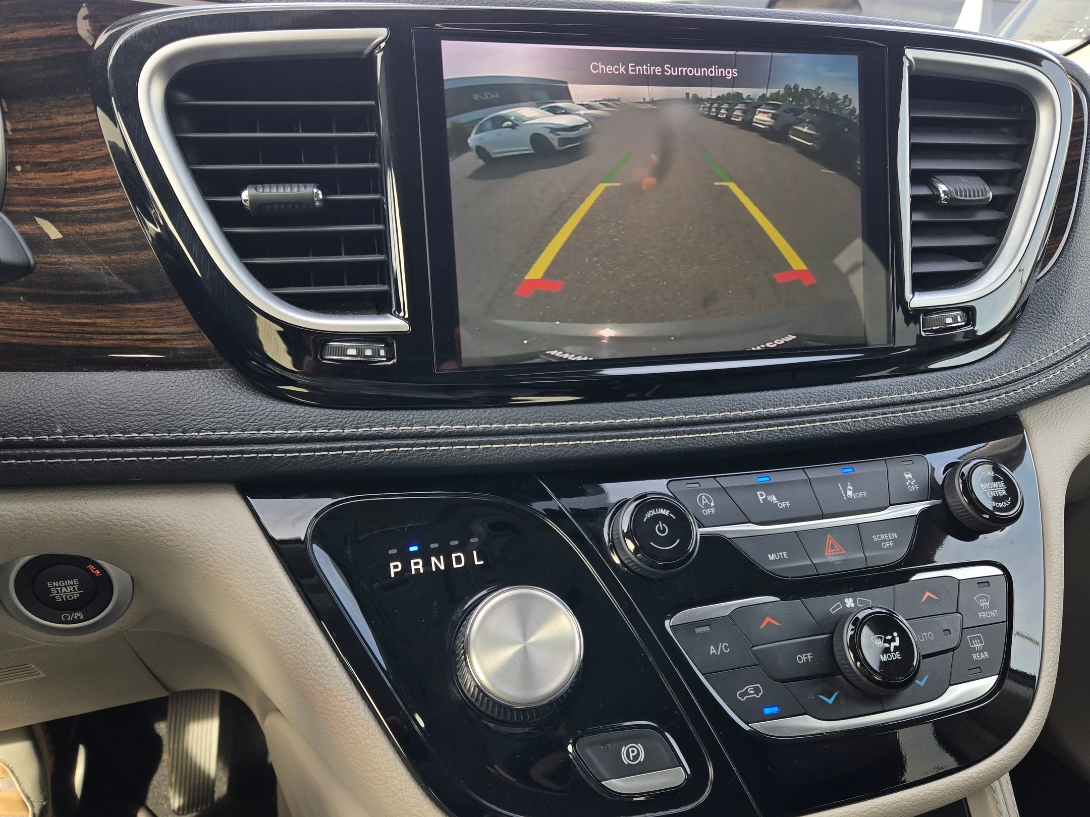 Used 2023 Chrysler Pacifica Limited image 27