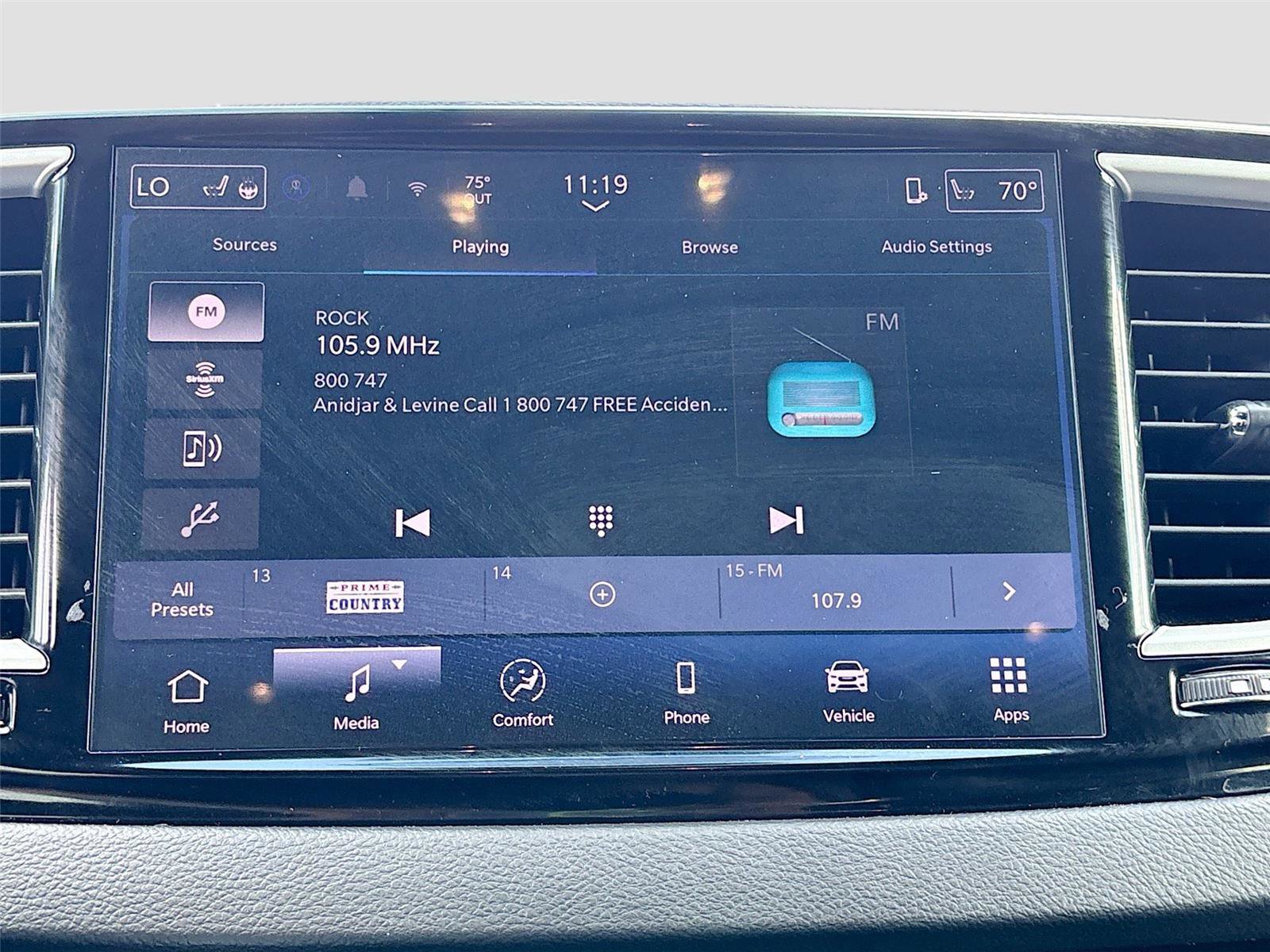 Used 2025 Chrysler Pacifica Select FWD image 14