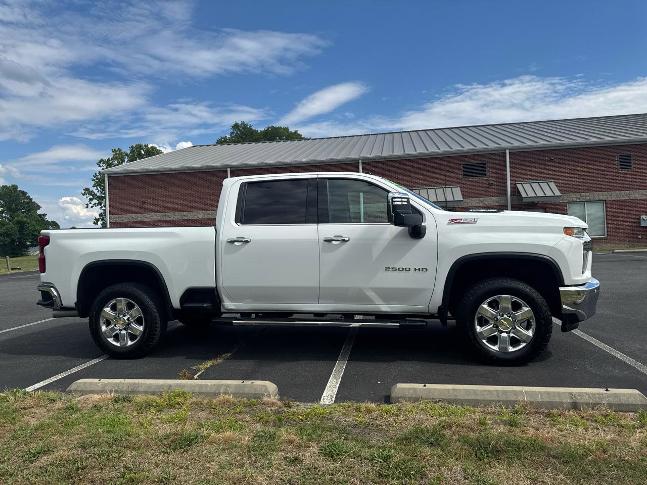 Used 2022 Chevrolet Silverado 2500 LTZ w/ LTZ Premium Package AWD/4WD image 3