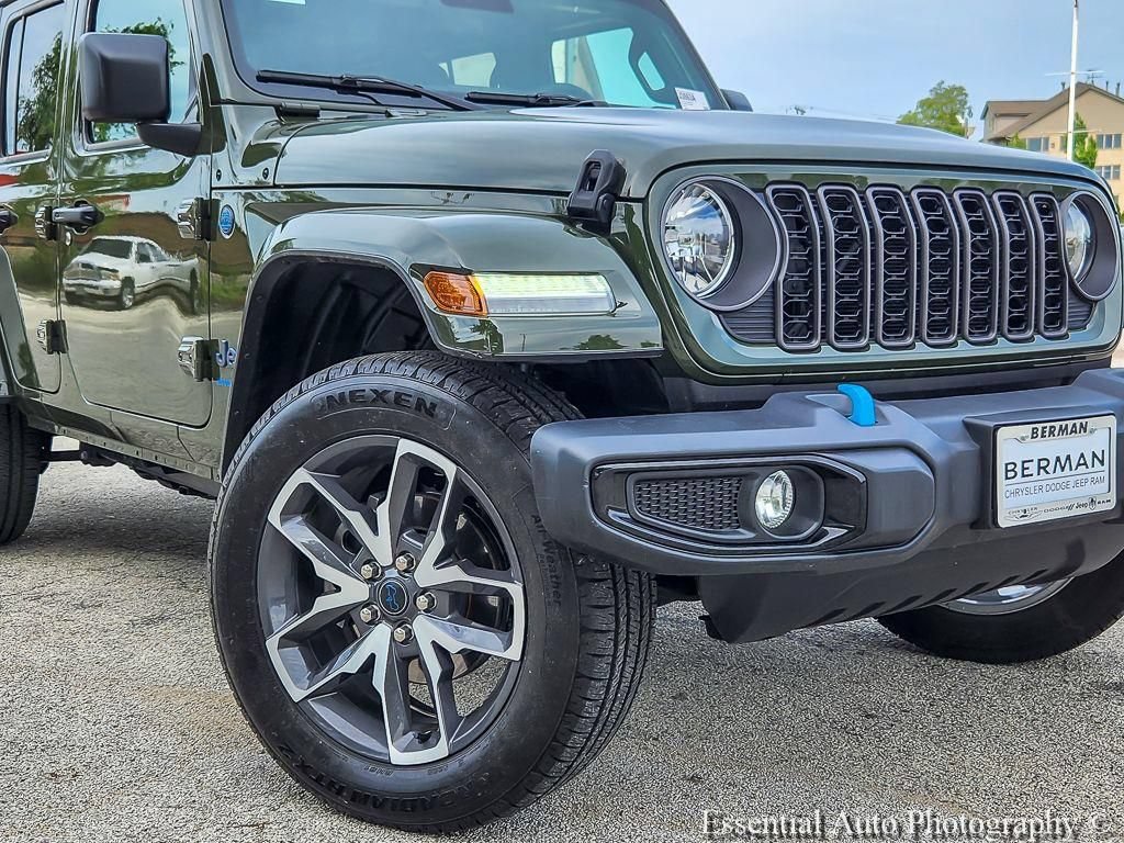 Used 2024 Jeep Wrangler Unlimited w/ Convenience Group AWD/4WD image 2