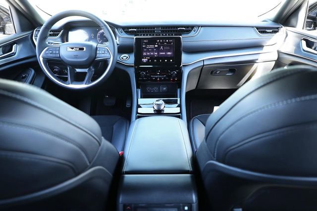 New 2025 Jeep Grand Cherokee L Altitude RWD image 27