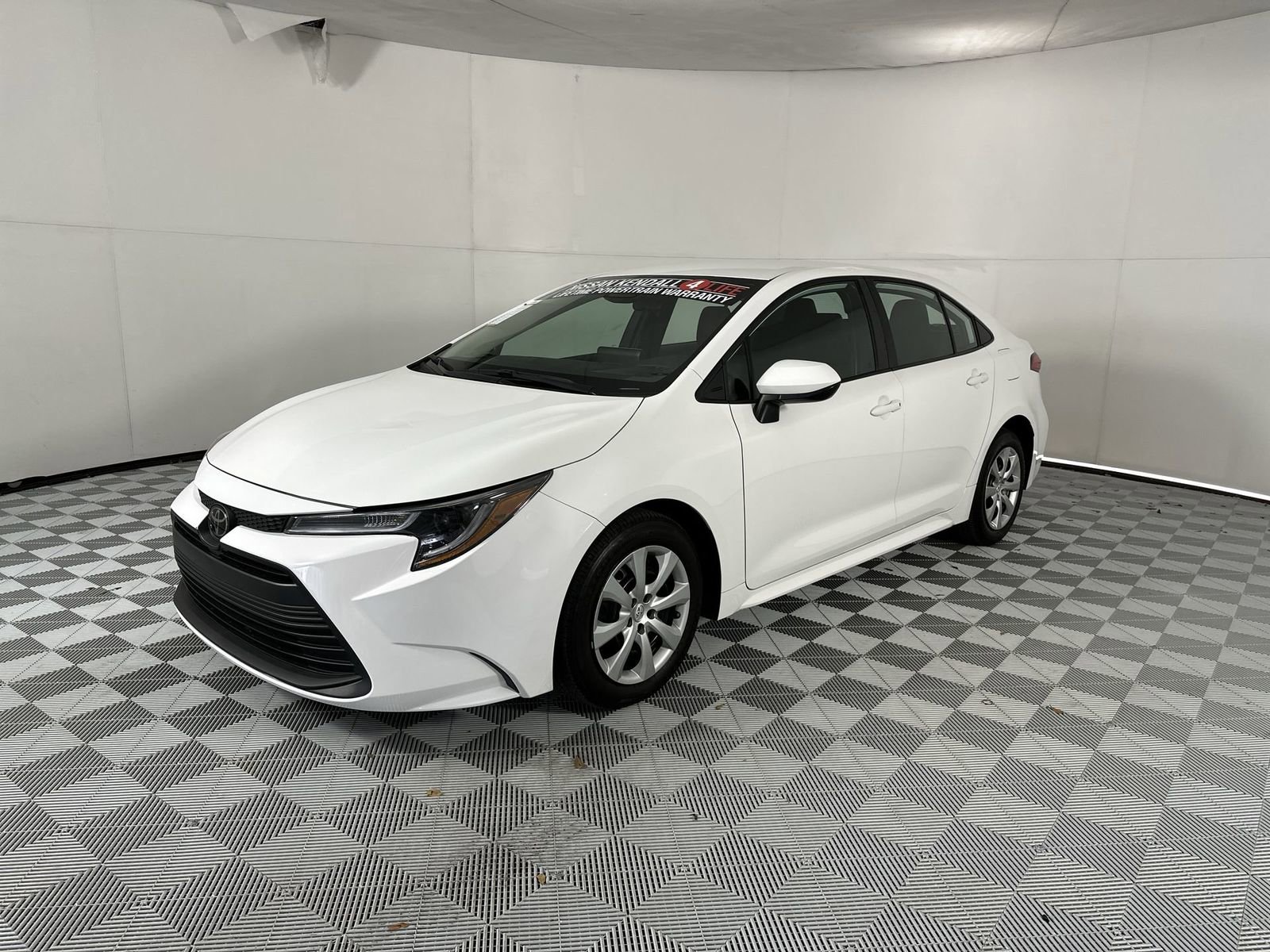 Used 2025 Toyota Corolla LE FWD image 4