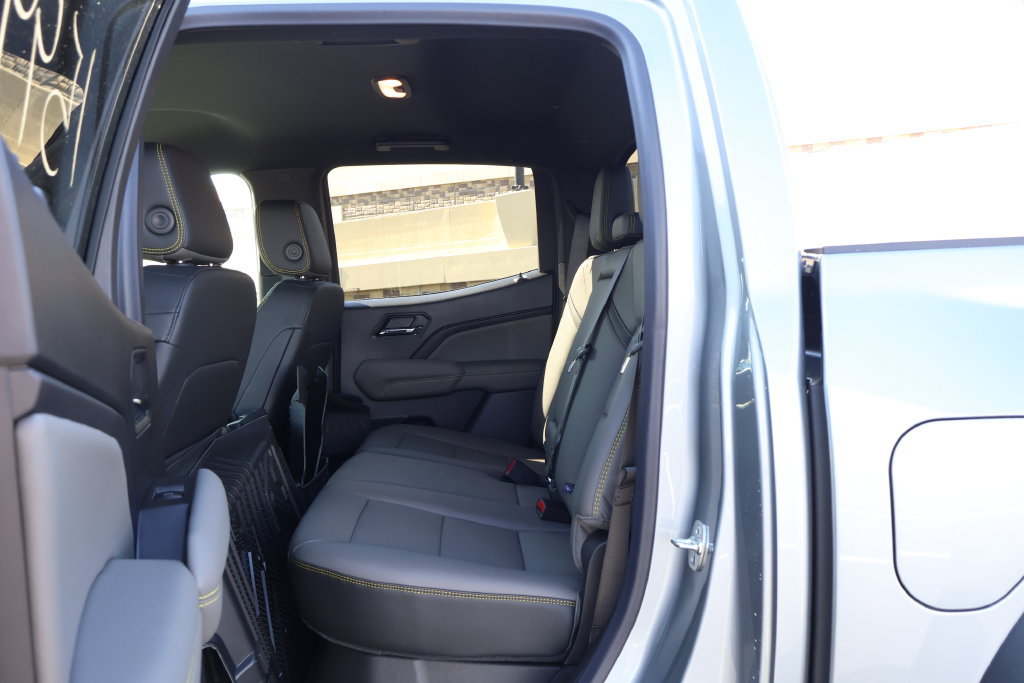 New 2026 Chevrolet Colorado ZR2 w/ Technology Package AWD/4WD image 36
