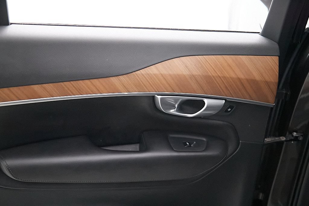 Certified 2024 Volvo XC90 B6 Plus w/ Protection Package Premier AWD/4WD image 19