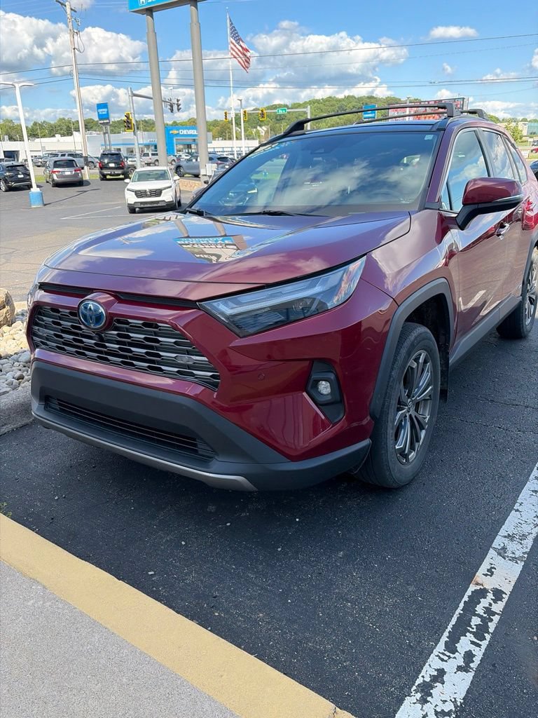 Used 2022 Toyota RAV4 Limited AWD/4WD image 2