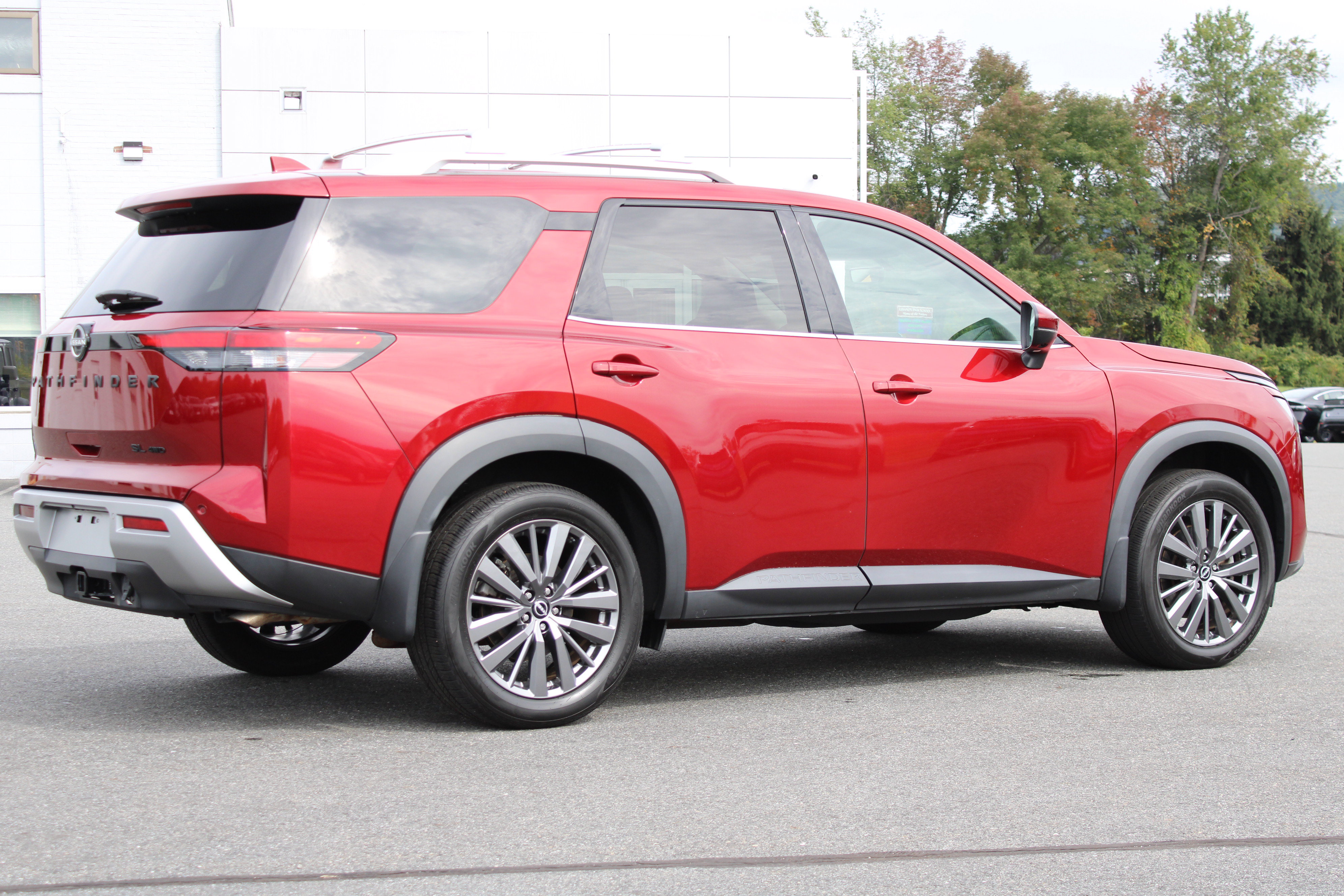 Used 2024 Nissan Pathfinder SL w/ SL Premium Package AWD/4WD image 6