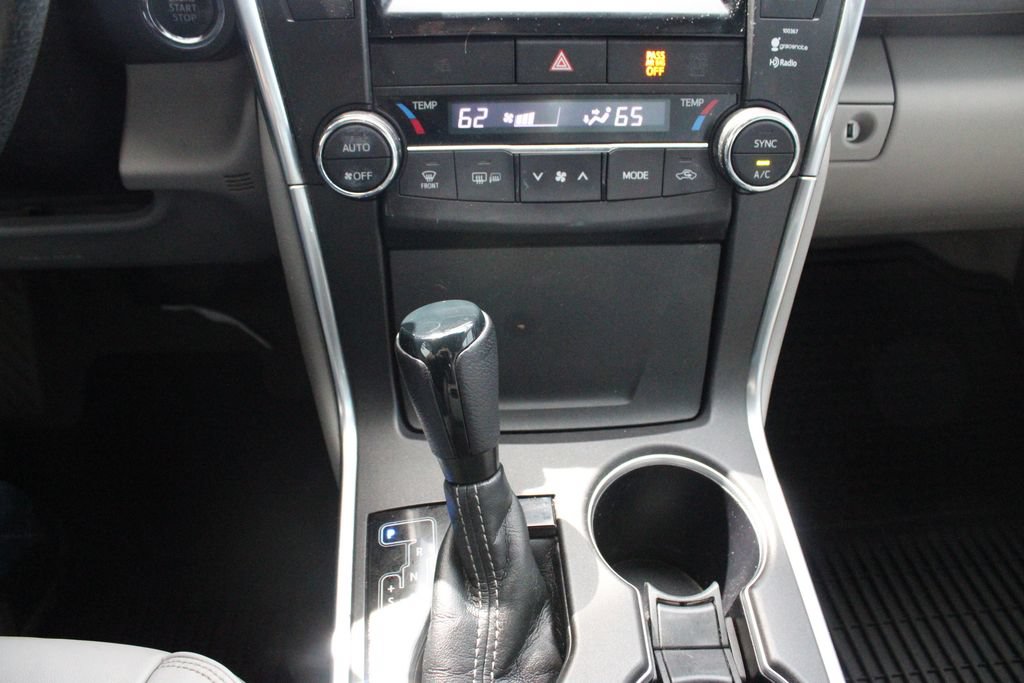 Used 2015 Toyota Camry XLE w/ Moonroof Package FWD image 38