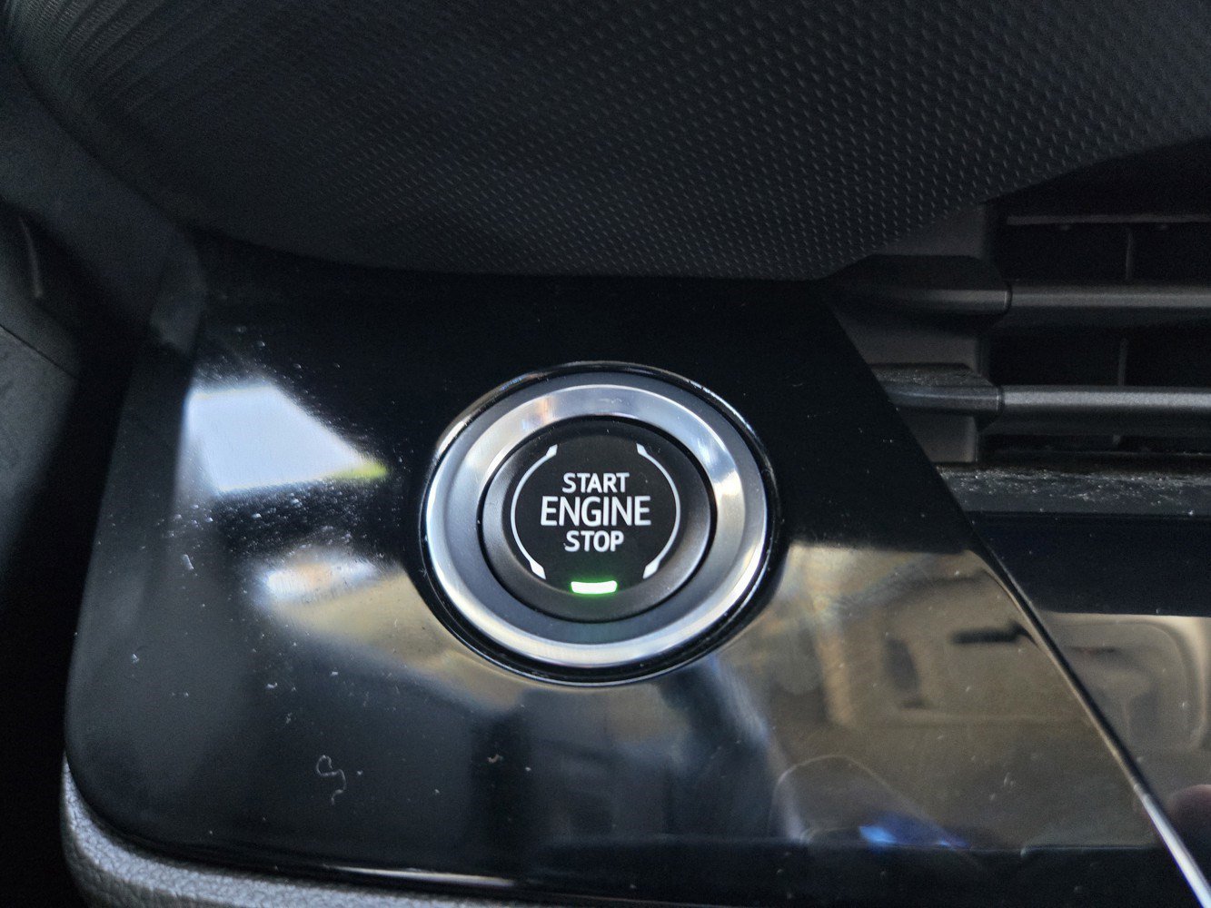 Certified 2025 Buick Envision Preferred AWD/4WD image 22