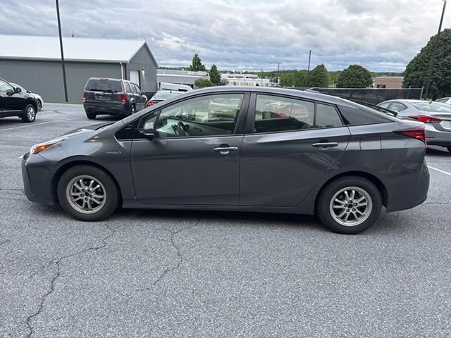 Used 2019 Toyota Prius LE FWD image 2