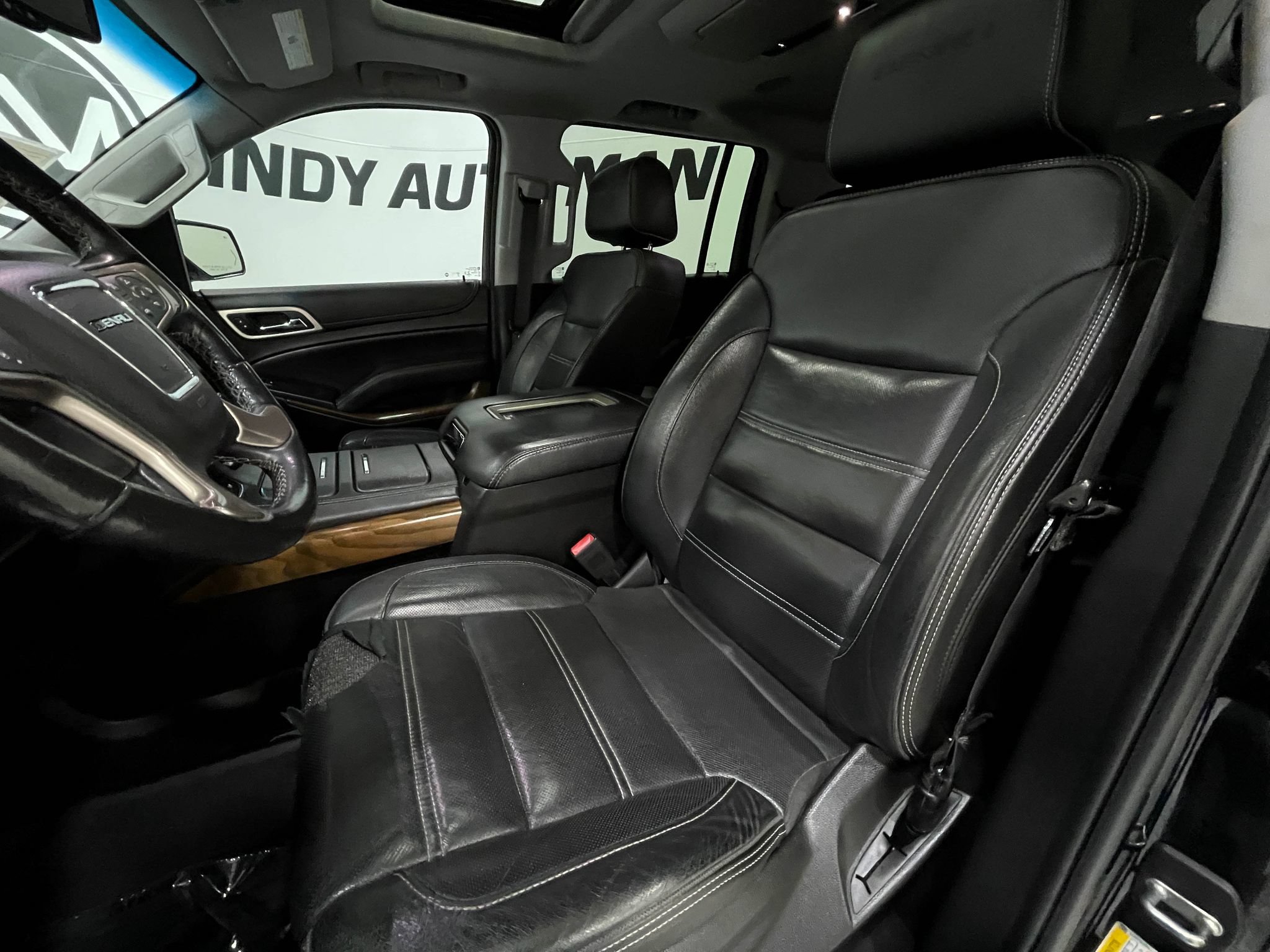 Used 2019 GMC Yukon XL Denali w/ Denali Ultimate Package AWD/4WD image 15