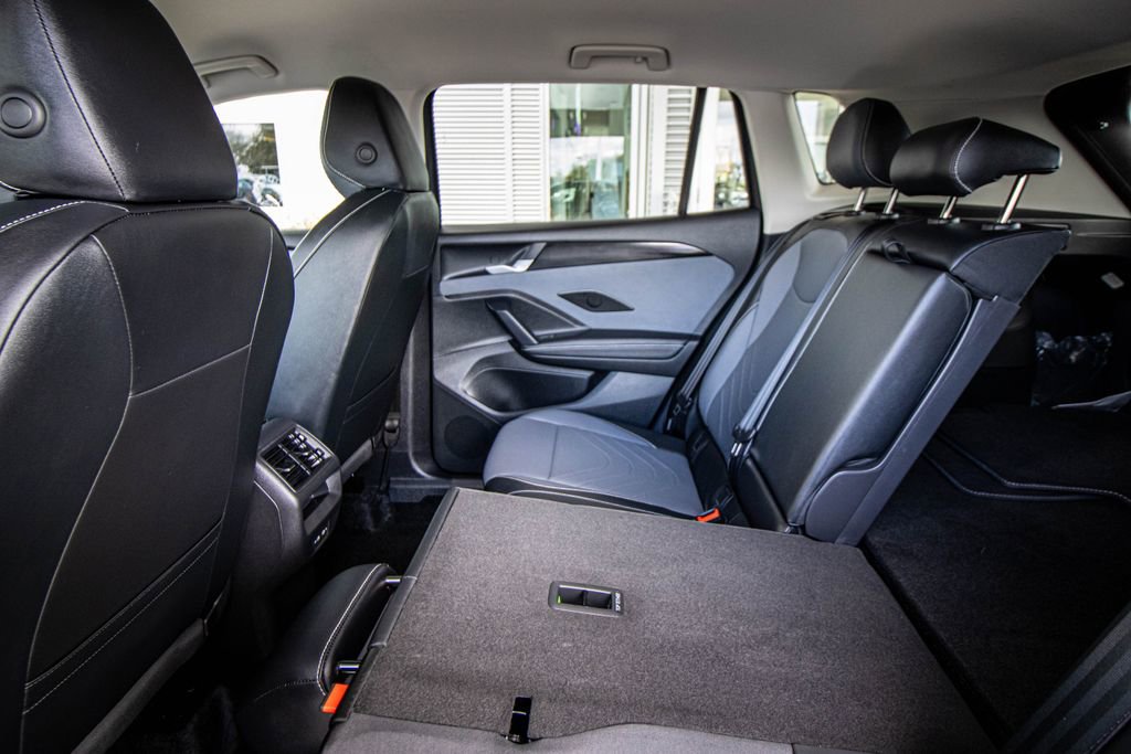 Certified 2025 Volkswagen Tiguan SE image 29