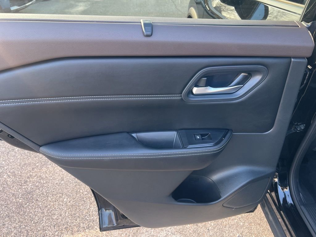 Certified 2023 Nissan Rogue SV w/ SV Premium B Package image 11