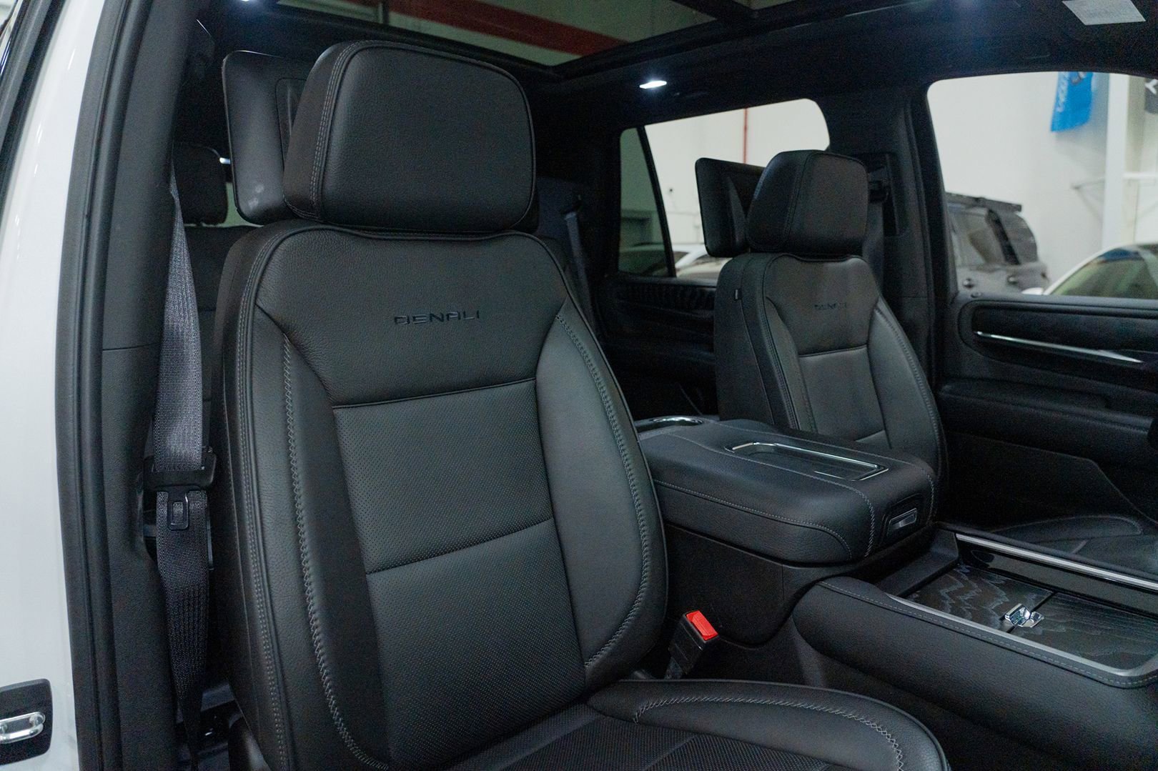 Used 2024 GMC Yukon Denali AWD/4WD image 45