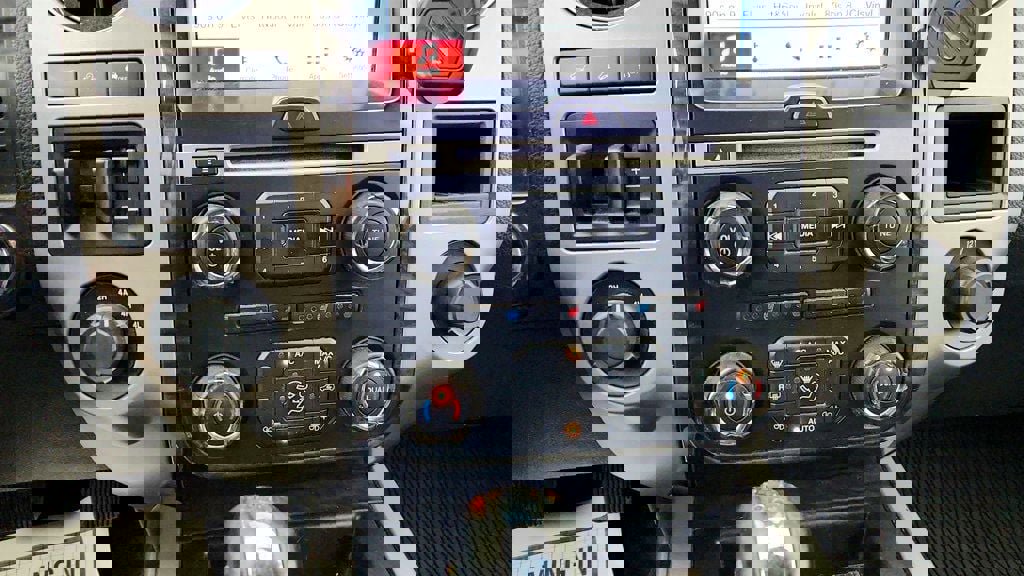 Used 2016 Ford Expedition Limited image 18