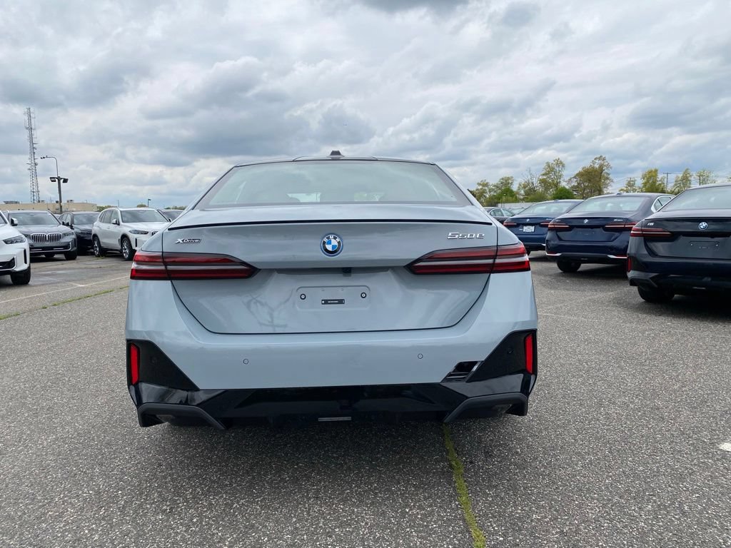 New 2027 BMW 550e xDrive AWD/4WD image 3