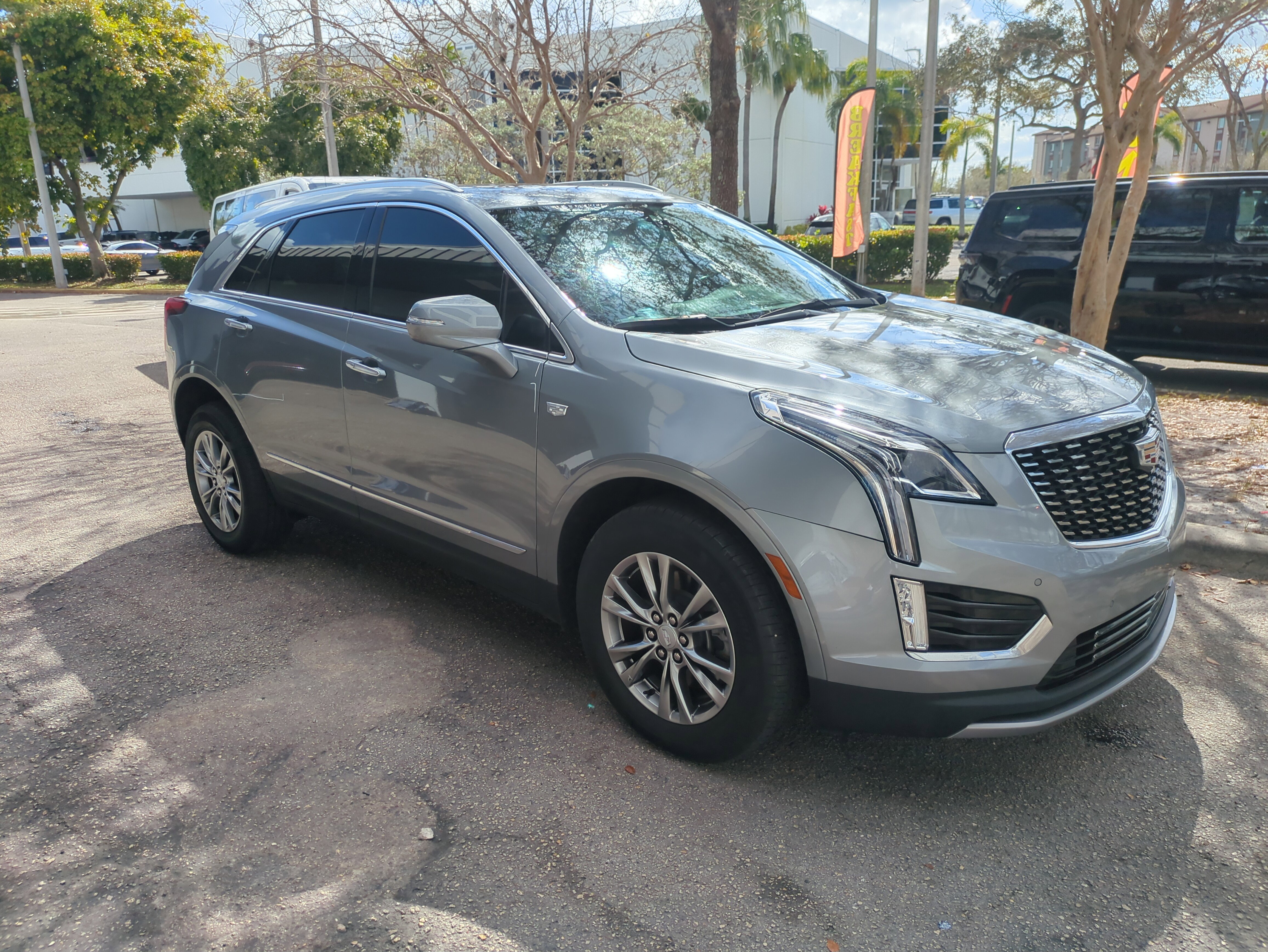 Used 2023 Cadillac XT5 Premium Luxury image 2