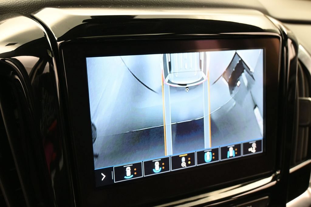 Used 2021 Chevrolet Traverse Premier w/ Redline Edition FWD image 23